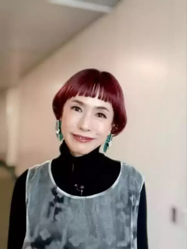 還暦を過ぎてからの恋人役で共演…久本雅美、年下俳優と〝ペアルック密着2ショット〟に反響「お似合い～」「マチャミさん綺麗♡」