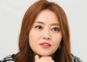 「ご夫婦顔が似てきましたね」〝実業家夫とデート〟49歳観月ありさ、ロックライブ参戦が話題「顔ちっっさ！」「若々しい」