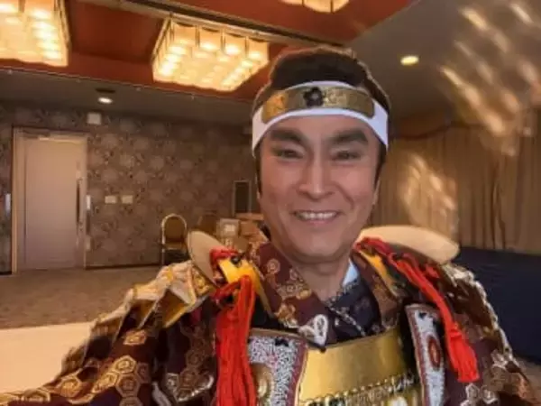 透明の床に立ち…石原良純〝跳ねだし高層自撮りショット〟に「わあ～、絶対無理」「表情が心なしかこわばっているような」