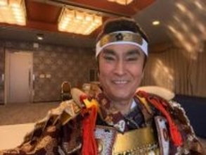 透明の床に立ち…石原良純〝跳ねだし高層自撮りショット〟に「わあ～、絶対無理」「表情が心なしかこわばっているような」