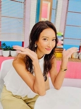 「ガチでエグい」菜々緒〝ファンミで衝撃ドレス〟に「何を言っているのか頭に入らない」「たくさん拝めました」