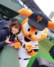 Jリーグアウォーズ総合司会〝元巨人チア〟キャスターに賞賛の声！〝圧巻の黒ドレス〟を纏い登場「麗しさが溢れる」「素晴らしい進行」