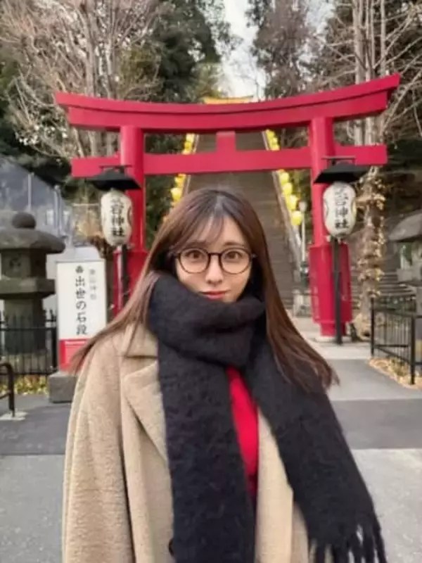 「2026年の最高傑作かもしれない」と反響！元慶大チア、フリーアナ兼グラドル・白戸ゆめの〝大胆見返りショット〟に「刺激が強すぎるかも」「待ってました」