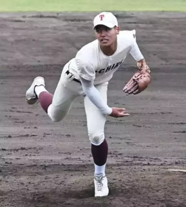 公立校対決は東筑の粘りに軍配　最速147キロ右腕の深町光生が1失点完投【九州地区高校野球福岡大会】