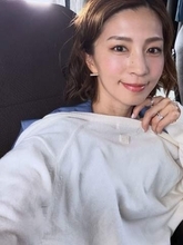 「透けてて！」思い切り〝ぱっつん〟衝撃姿の安田美沙子…衣装にも注目が！「これに近い短さ見たことある気が…」「2児の母とは思えない」