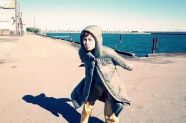 「何も言えなくなるくらい可愛い」「微妙に似てる」宮﨑あおい、2人の〝夫〟顔マネ大笑いドラマオフショットに反響