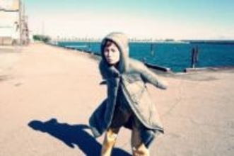 「何も言えなくなるくらい可愛い」「微妙に似てる」宮﨑あおい、2人の〝夫〟顔マネ大笑いドラマオフショットに反響