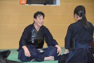 礼儀、文化、相手への敬意　剣道の変わらない魅力を伝えたい　鍋山隆弘さんが高校生に語りかけたメッセージ【玉竜旗剣道大会】