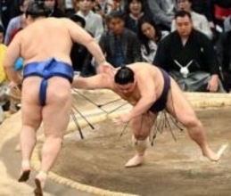 義ノ富士が大の里を圧倒し衝撃の初金星　「応援されている分、応えたい」　地元の大歓声を背に受け【大相撲九州場所】