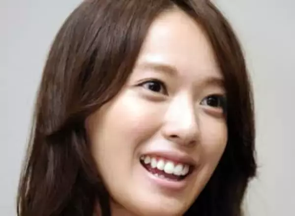 「すごい2ショット」戸田恵梨香、妹役の元アイドルと顔寄せ…「ちゃんと病人ぽい顔してるの凄い」ドラマ「リブート」オフショット