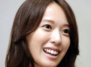 「すごい2ショット」戸田恵梨香、妹役の元アイドルと顔寄せ…「ちゃんと病人ぽい顔してるの凄い」ドラマ「リブート」オフショット