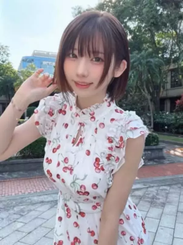 「いつもより大人っぽいかも…」えなこ〝新境地〟ショットに反響「よくこんな画角を思いつくもんだ」「あかんっ！て、ほんとに」