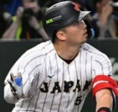 鈴木誠也にアクシデント　決死のヘッスラ盗塁も途中交代の緊急事態　脚を痛めたか…　侍ジャパン準々決勝