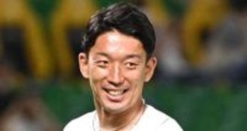 「高校の卒業生かい」パパはW杯守護神！権田修一〝超ビッグな12歳長男〟に反響「背が高くて体つきもパパかと思うほど」「大きくなっててびっくり」