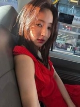 「見とれます」「やば」〝背中丸出し〟大胆ドレスのモデル愛甲千笑美に脚光「オーラ出てます︎」