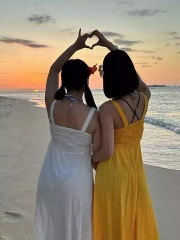 「え？どうゆうこと??」〝同時結婚〟女性2人組ユニット「めり～ぽっぴん」にファンも騒然「2人が結婚したのかと思った」「運命共同体って感じ」「なんだこれ?？何故に合わせた？」の声