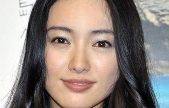「それなりに貫禄が…」トリックから26年…46歳〝ふっくら〟姿の仲間由紀恵に「主役級のオーラすごい」「同性でも見惚れる」「ナチュラルな感じがして好感」の声