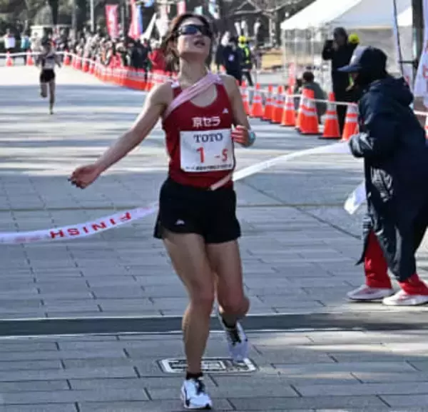「今日の結果は自分のせい」一般の部2位の京セラ　アンカー嶋田が競り負け涙　地元のレースで連覇飾れず【選抜女子駅伝北九州大会】