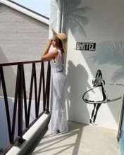 祖父は元大統領、父は海上保安官…〝すっぴん大絶賛〟26歳お嬢様タレント〝バッチリメイク〟姿に「薄くても…」「似合ってる」の声