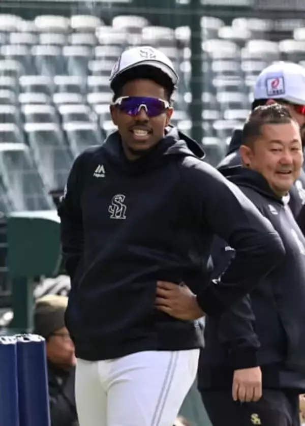 ソフトバンク、18歳の育成外国人が1軍〝デビュー〟も　2022年に15歳で契約　試合前練習に参加し、7日阪神戦のベンチ入り