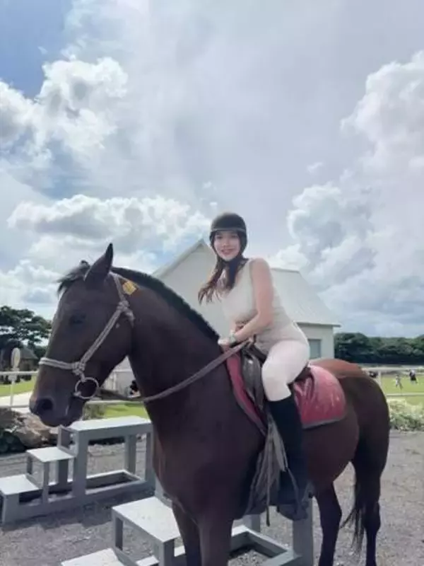 「なんてこった」「すごく柔軟！」〝水面で180度開脚〟の衝撃！韓国人女性インフルエンサーに脚光「水の中でも不思議な彼女」