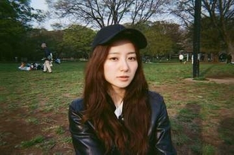 「刺激強い」仮面ライダーヒロインから16年…高田里穂〝すけすけ〟寝そべり姿に「透明感えぐい」「もはや妖精やん」