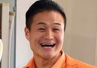 「えらい、痩せられて…」年上女優との離婚…〝激痩せ〟ティモンディ高岸、愛娘との写真に「大丈夫?飯食ってるか?」「好きな芸人さん」「身体休めてください」の声