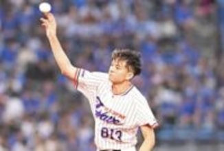 「そっくりでかっこいい」ハリー杉山〝ママ顔出し〟お祝い2ショットに反響「お母様もとても素敵です」