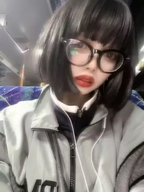 「中身これなのに」元正看護師で最狂パンクアイドル〝驚愕！〟ギャップショットに反響「ヘルレイザーの魔導士みたい…」「めちゃくちゃ元気もらえた」の声