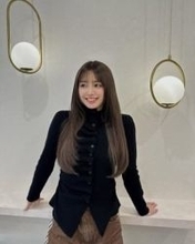 「香音ちゃんの脚線美は最強！」父はタレント、母は元アイドル…〝ミニスカ〟24歳女優に「くぎ付け」「激メロなんだけど…」の声