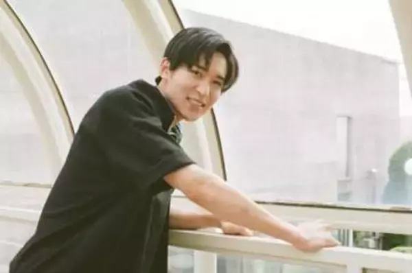 「日本にいるのような…」カナダにいる目黒蓮〝桜を愛でる〟姿に「桜に勝つってどうゆうこと！」「一緒にお花見出来たみたいで嬉しい」