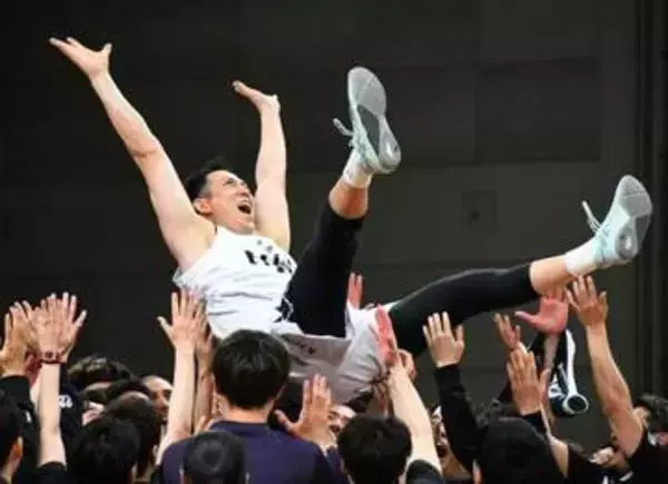 垣根を超えた胴上げでフィナーレ　ベルテックス静岡の加納誠也が古巣ライジングゼファー福岡戦で引退セレモニー【Bリーグ2部】