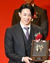 「お兄ちゃん感やばい」ソフトバンク周東が楽天公式YouTubeに異例の登場、戸惑う若鷲への〝紳士〟対応が話題