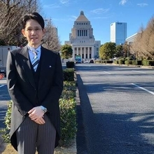 「ええ！！？」「そっくり」父は政治家！日曜劇場に出演…26歳俳優の〝近影〟に「初めて聞いた」「品があって魅力的」階晴紀の姿に話題沸騰