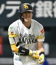 「筋肉だったから良かったけど、めちゃくちゃ痛い」　左手首付近に死球受けたソフトバンク周東佑京が説明　第4戦の出場に意欲