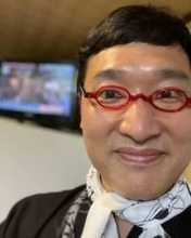 「ぱっと見、誰だかわかんない」山里亮太〝別人級〟素顔に反響！トレードマークが…「気づくのに時間かかりました」の声