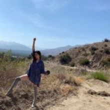 9歳でデビュー、結婚から21年...人気ギタリスト夫にソファで〝バッグハグ〟甘え顔の岩堀せり夫婦ショットに「TAKUROてGLAYの⁉凄すぎる!」「前世でどれだけ徳積めば...」