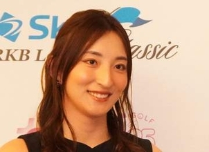 「お肌がちゅるん」大好きな先輩にキスする脇元華に反響「たまりません」「素敵なショット」
