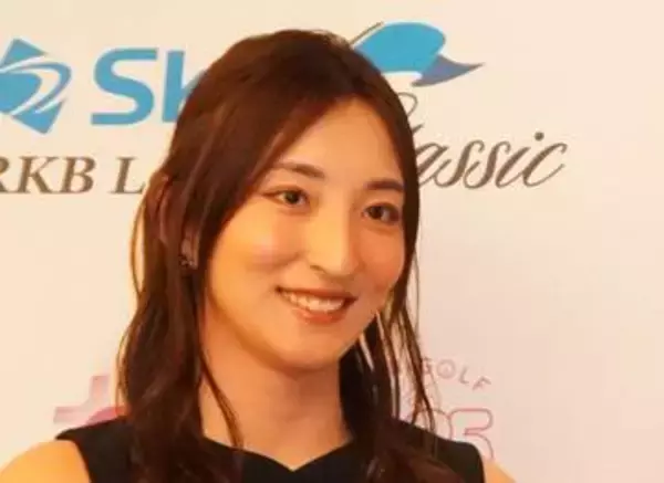 「お肌がちゅるん」大好きな先輩にキスする脇元華に反響「たまりません」「素敵なショット」