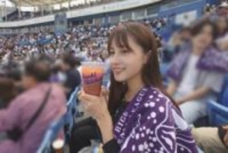 「めっちゃヤバい」〝グラビア界のゴールデンルーキー〟花咲楓香〝縦じまビキニ〟でピッチングショット「超ドキドキするわー」