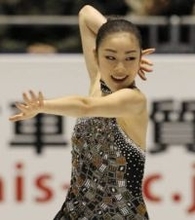 「誰か分からなかった」「別人では」元フィギュア女子キム・ヨナさん〝雰囲気ガラリ〟35歳になった現在の姿に「すごいスタイル」「確かに女王」