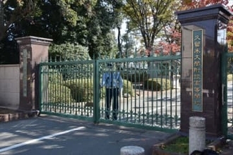 「ゴリゴリの難関校出身だとは」母校凱旋ショットのR-1王者・友田オレに反響「堀江貴文さんや孫正義さんのように活躍してほしい」