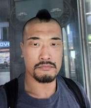 リングで女優の妻を軽々と持ち上げ…プロレス樋口和貞〝引退報告ショット〟が話題「命あっての物種！」「守る気持ち伝わる」