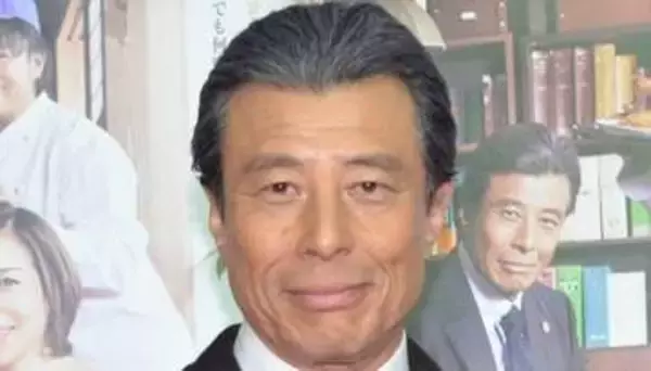 「えーーー」「びっくり」76歳・舘ひろし、超アップの〝初めての自撮り〟に「キャ〜」「ちょっとぉ…」SNS騒然