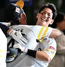「燃えるものがあったでしょうし」小久保監督も絶賛　栗原陵矢の劇的サヨナラ満塁弾でソフトバンクが日本S進出王手