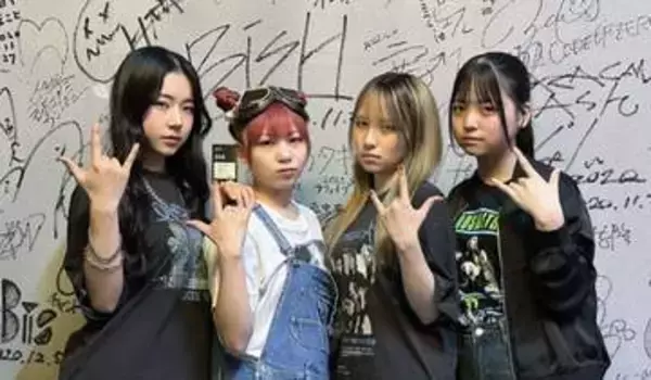 「天神地下街に私いた!!」〝ご本人登場〟2ショット、Girls be badりんかに「なぬっ 行かねば」「天神行く時の聖地や！！」の声