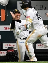 「チームの雰囲気を変えられる」ソフトバンク小久保監督、2打席連発の野村勇を賞賛　競争激化を歓迎「チーム力が上がっていく」