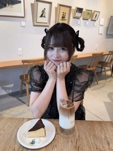 「写真がやかましい」27歳上のファンと結婚…元アイドル〝空中浮遊〟家族旅行ショットに「妖怪おったから気になってきました」「幸せ御裾分けありがとう」の声
