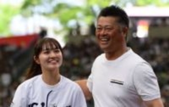 父は球界の名捕手…沖縄〝ブルッと〟水着ショットの22歳モデル細川愛倫に脚光「振り向き最高」「疲れが吹っ飛びますっ」