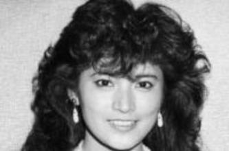 「さすがの立ち姿」志穂美悦子〝70歳の圧巻ホワイトドレス〟姿に「見惚れます」「二代目はクリスチャン時代から大好き」の声